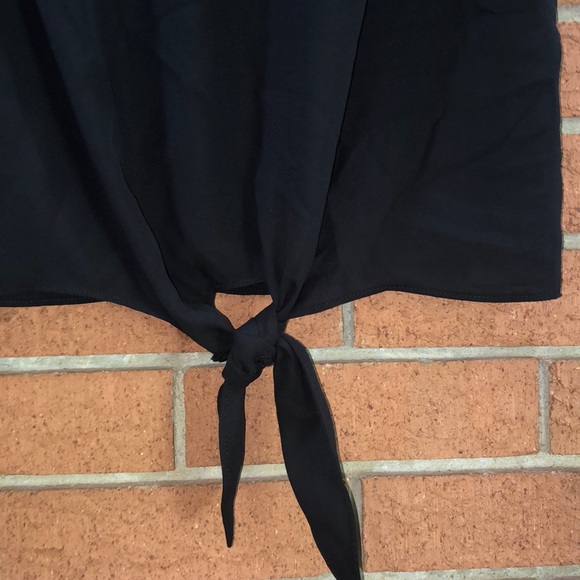 🖤SOCIALITE🖤 FLUTTER SLEEVE FRONT TIE BLOUSE🖤 - Picture 5 of 8